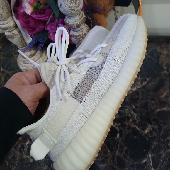 Yeezy Boost 350 V2 Bone Comfort/Athletic Shoes Size 6.5 Men/8 Women Runs Small G - Picture 5 of 9